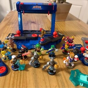 Akedo Battle Arena Toy Set with Blue Arena and Multicolor Figures